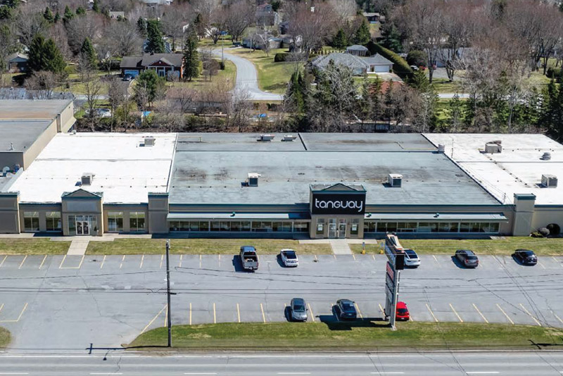 633 rue Dufferin, immeuble commercial à Granby situé dans un secteur soutenu par un achalandage constant.