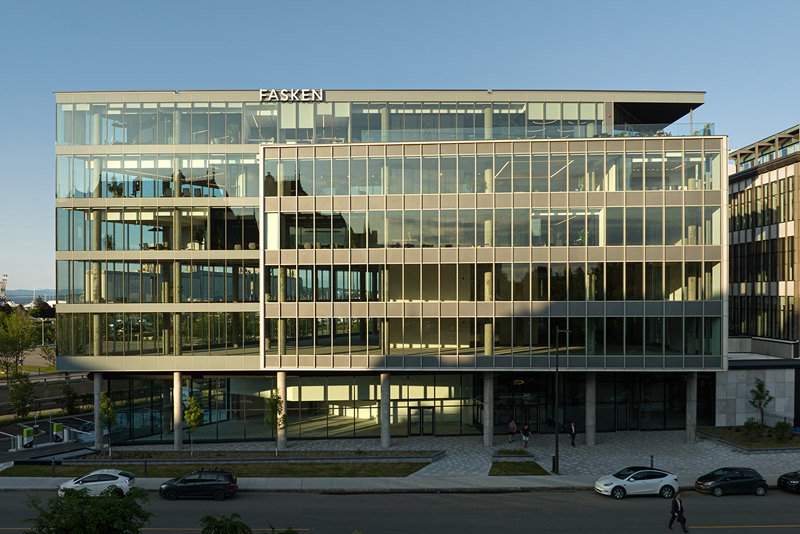 Fasken Building, modern office property in downtown Québec City featuring a multi-storey glass façade and a main entrance facing the street.